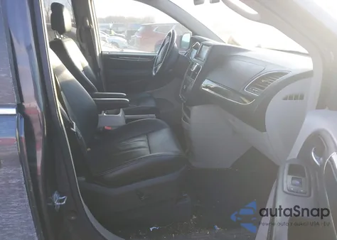 2015 Chrysler Town & Country Touring-L z USA, uszkodzony, nr VIN 2C4RC1CG6FR618581